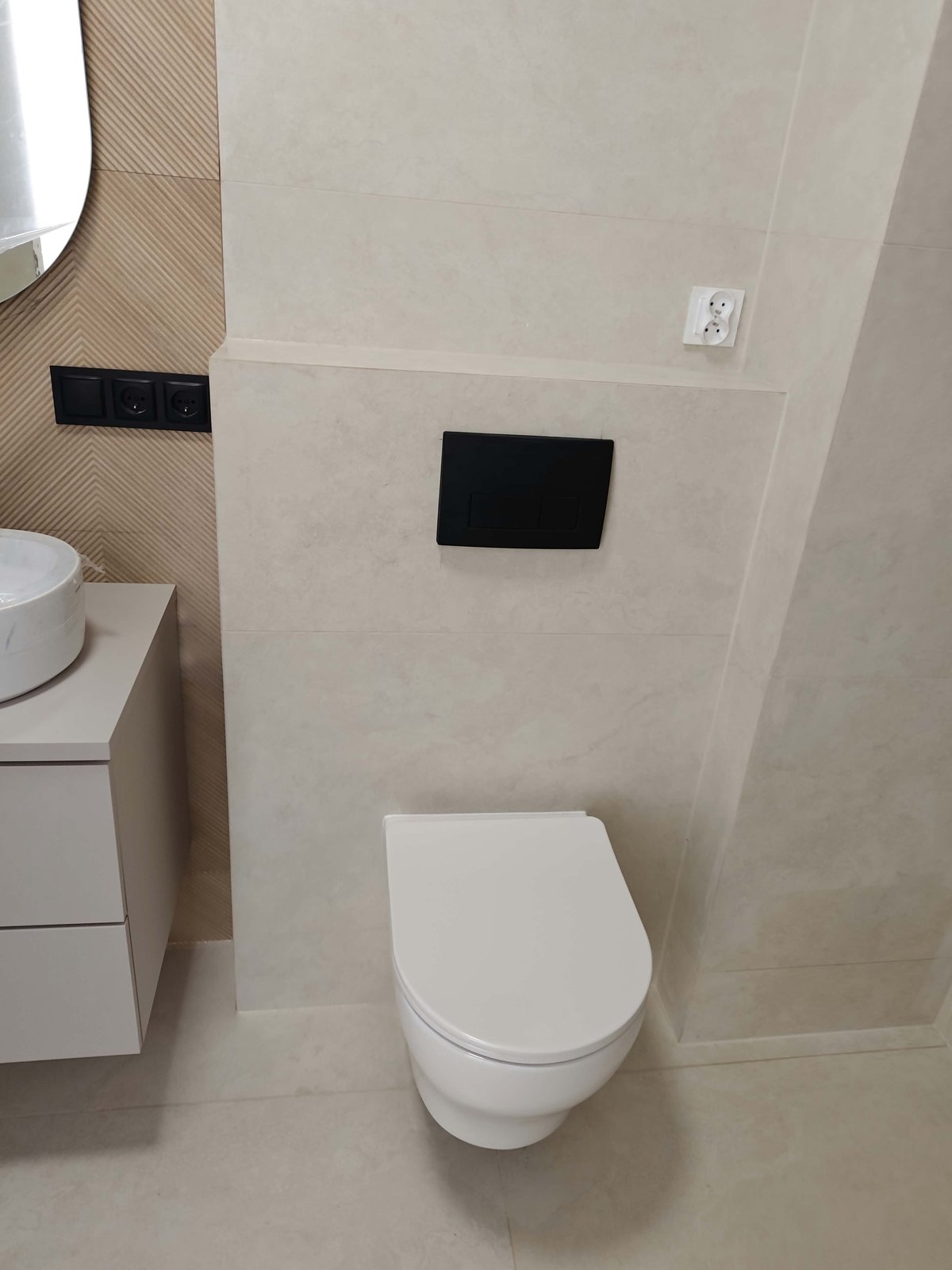 Remont łazienki, realizacja AquaMaster — wiszące WC i szafka pod umywalkę